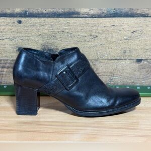 Rare 2006 Clarks Artisan Black Heeled Ankle Boots